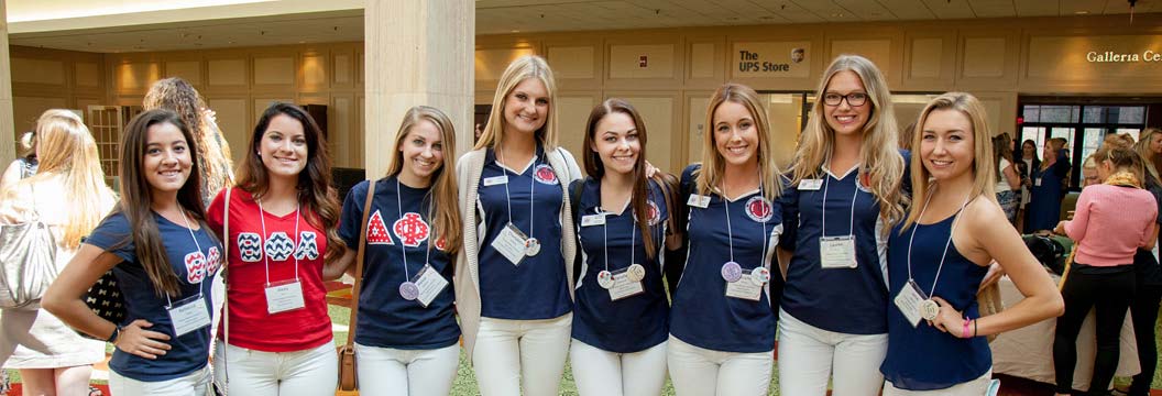 greek event photography example - sorority members posing